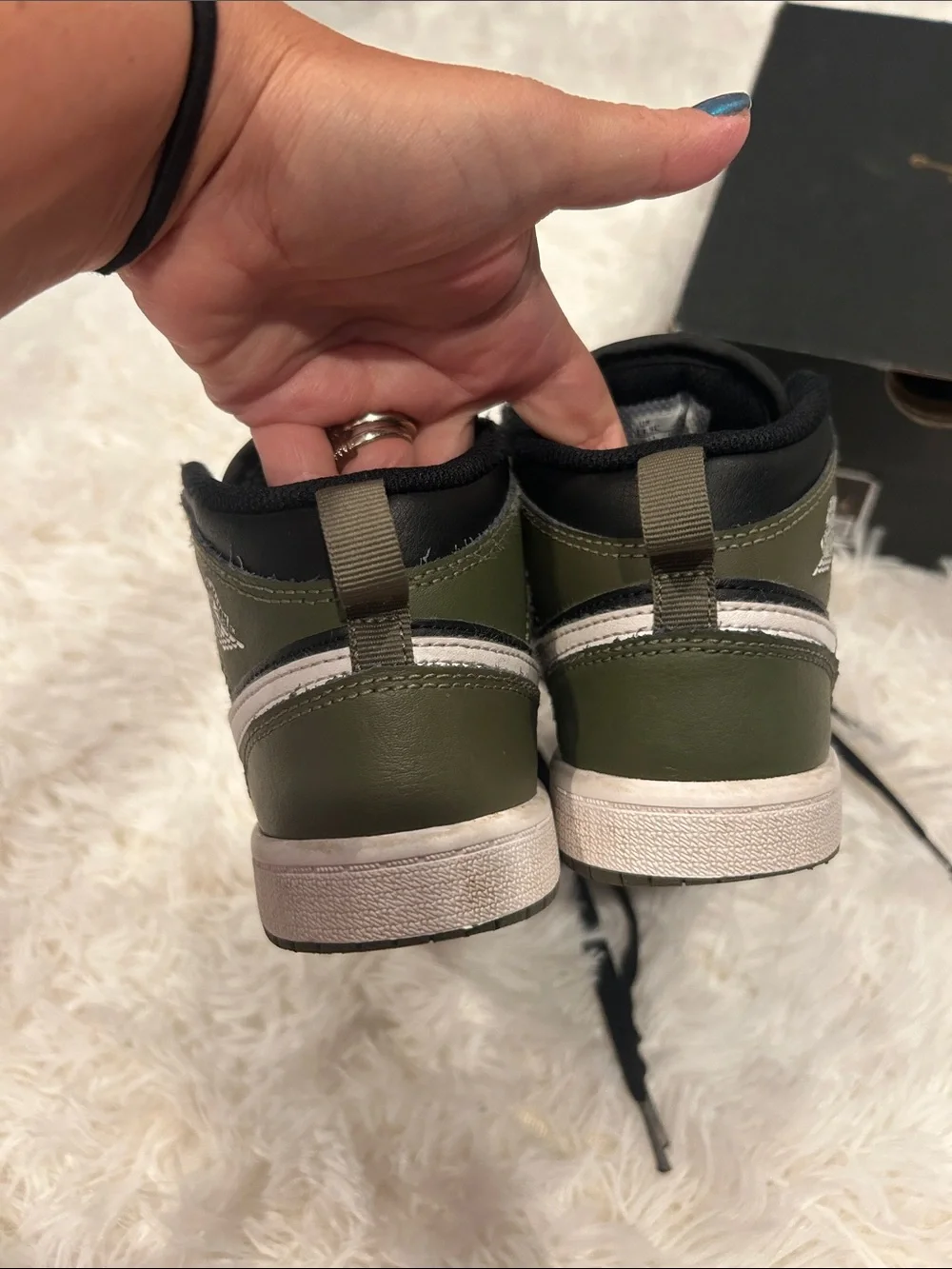 Nike Jordan 1 Mid (PS) kids sneakers in Olive Green, Black & White